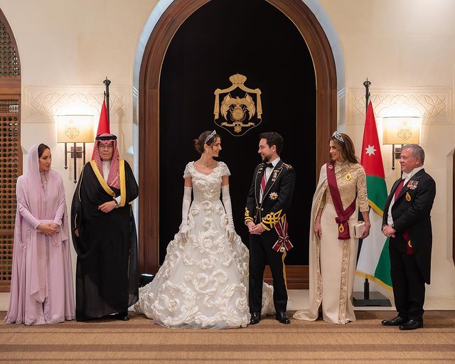 إليكم أجمل  إطلالات الزفاف الملكي الأردني