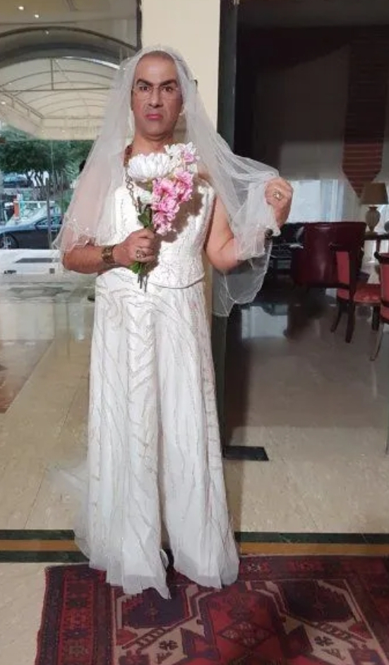 بالصورة.. ممثل لبناني يثير الجدل بظهوره بـ فستان زفاف مع طرحة!